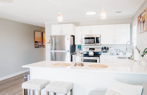 Surf City Apartment | The Hideaway D- Beach - Dog Friendly - Playground - Bikes - Fenced in Yard