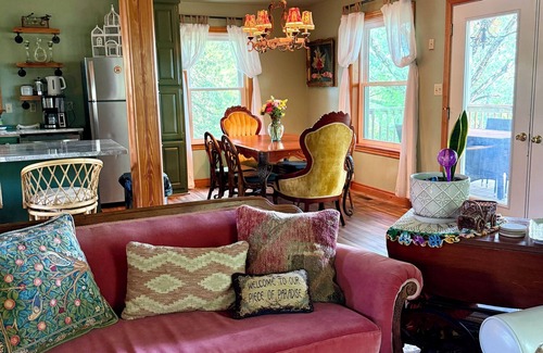 Eureka Springs House | The Hideaway House at The Bluebird - 3 bed/4 bath, pet friendly, hot tub!