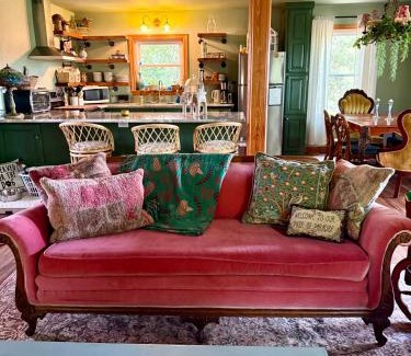 Eureka Springs House | The Hideaway House at The Bluebird