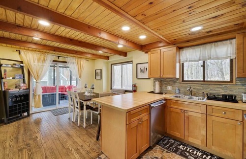 Bushkill House | The Hideaway - Saw Creek Estates