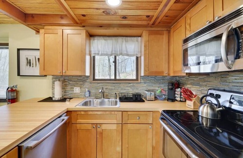 Bushkill House | The Hideaway - Saw Creek Estates