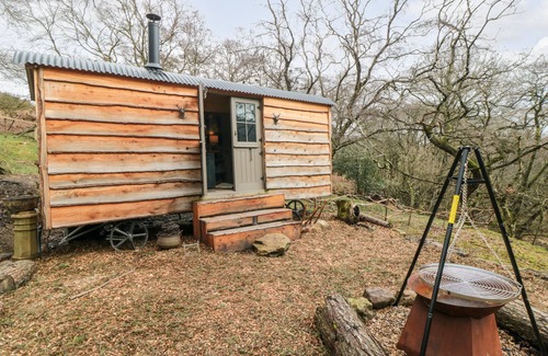 Scarborough Cottage | THE HIDEAWAY, SHEPHERD'S HUT, romantic in Thornton-Le-Dale