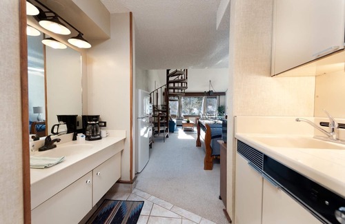 Purgatory Cabin | The Hideout (#314) | 10 min to Ski, AC, Golf, Pool, HotTub, Pickleball