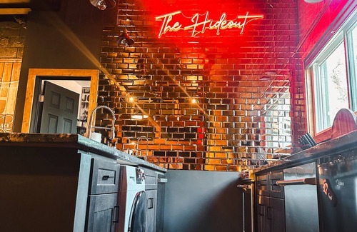 Oakhurst Apartment | The HideOut- a piece of Nashville in CA