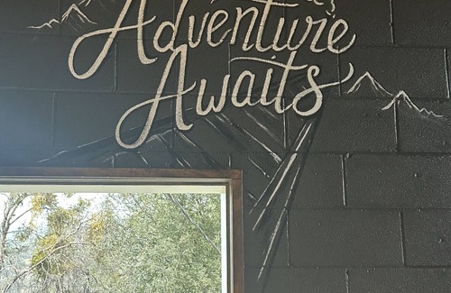 Oakhurst Apartment | The HideOut- a piece of Nashville in CA