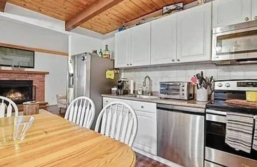 Lake Ariel Cottage | The Hideout, Charming 3-bedroom cottage in scenic Lake Ariel with WiFi