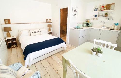 Selsey House | The Hideout