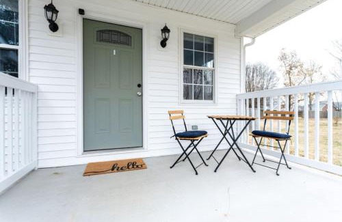 Thompson's Station House | The Hideout Upscale 1 Bed Private Outdoor Space