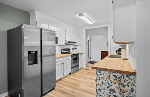 Southmont House | The High Rock Hideout is a 3-bedroom home on High Rock Lake