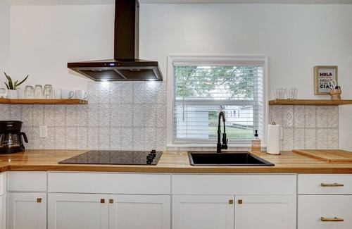 Downtown Dunedin Cottage | The Highland Hideaway | Downtown Dunedin