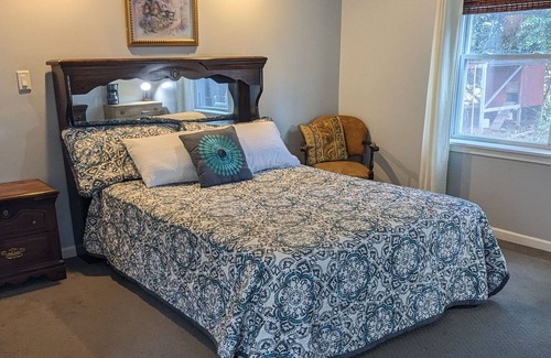 Cleveland Apartment | The Highland Hideaway | Private Room