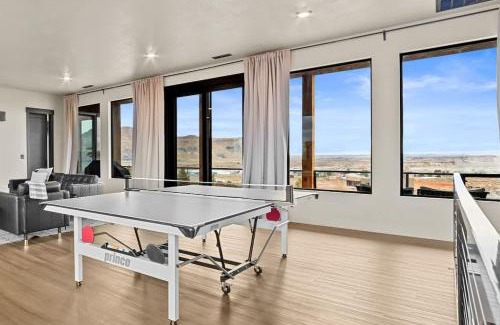 Big Water House | The Highlander - Luxe Hot Tub Firepit Views