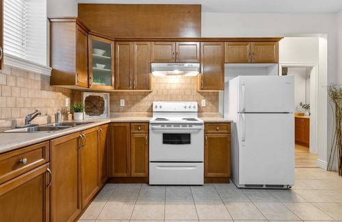 Upper Ten Oaks House | The Highlands Place | 2 Beds | 1 Bath | Guest Suite