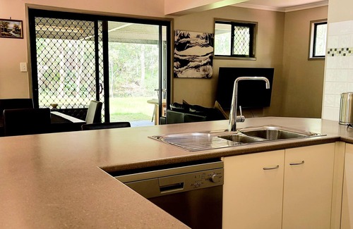 Eatons Hill House | The Hill Top Retreat