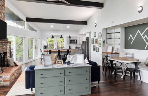 Mount Jackson House | The Hillside Hideaway, a stunning retreat located in the heart of Bryce Resort