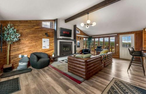 Leadville House | The Hilltop Haven w Hot Tub and The Best Views