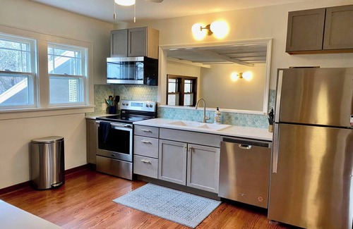 Bridgman House | The Hilltop Hideaway - 4 acres, hot tub, sunsets, near Warren Dunes & Weko Beach