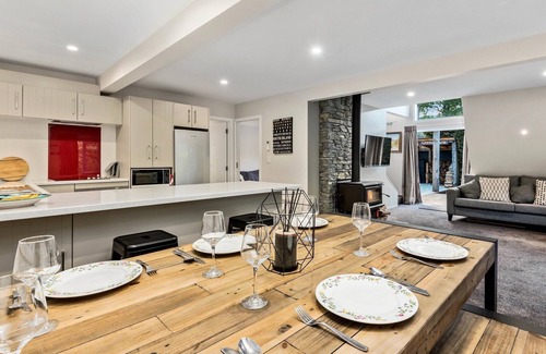 Arrowtown Cottage | The Hillvue with Spa - Arrowtown Holiday Home