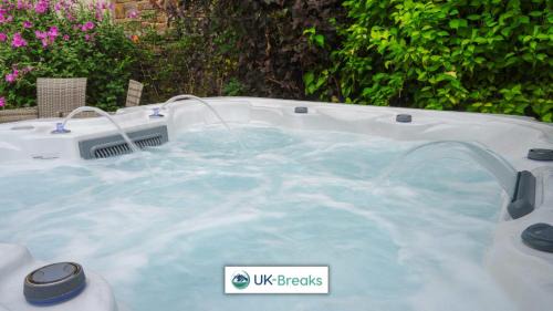 Chapel en le Frith House | The historic Bulls Head-Grade II Listed