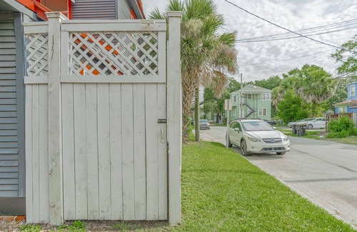 Metropolitan House | 🐝The Hive on 37th🐝 Starland District; 🐶Pets Welcome