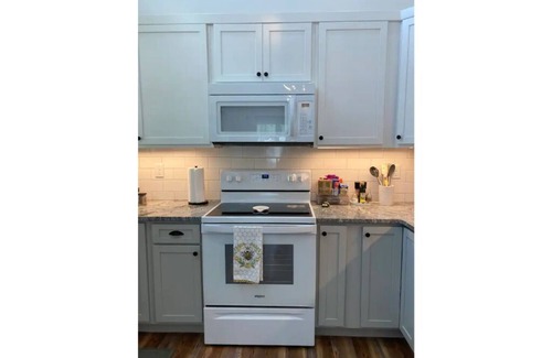 Waynesville House | The Hive Waynesville 1 mile to downtown