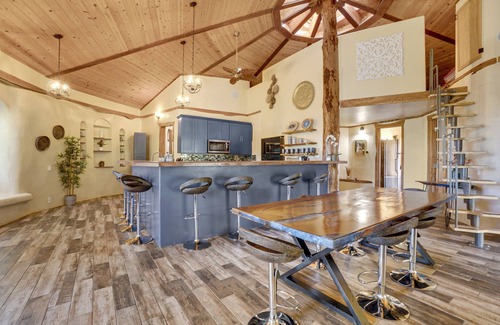 Benbow House | The Hobbit House: Avenue of The Giants Adventure! Hot Tub/Fire Pit/ 5BDR/King