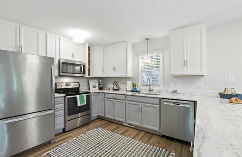 Townville House | The Holiday House w/Dock