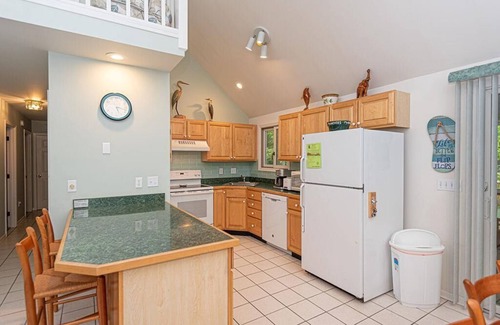 Ocean Pines House | The Hollar's Beach House - 3 Bedrooms, 2 Baths, Sleeps 6, Non Group Rental