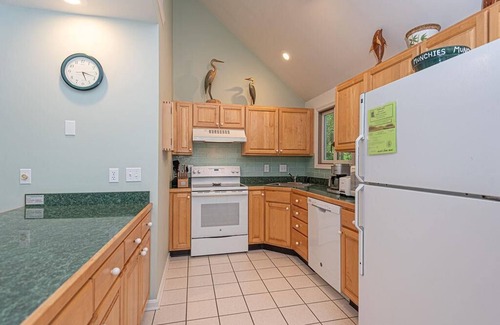 Ocean Pines House | The Hollar's Beach House - 3 Bedrooms, 2 Baths, Sleeps 6, Non Group Rental