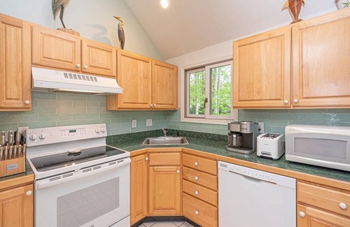 Ocean Pines House | The Hollar's Beach House - 3 Bedrooms, 2 Baths, Sleeps 6, Non Group Rental
