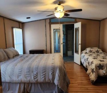 Burkesville House | The Holler Inn at Dale Hollow