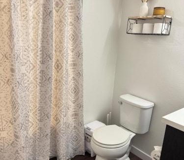 Little Armenia Apartment | The Hollywood Blvd Loft FREE AND DESIGNATED PARKING