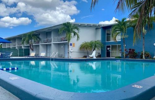 North Central Hollywood Hotel | The Hollywood Gateway Inn