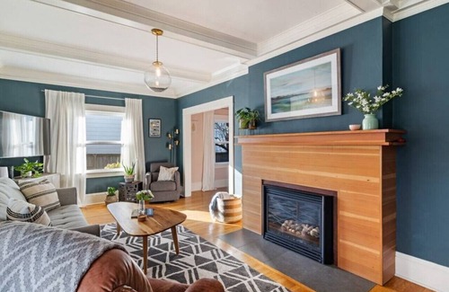 Hollywood District Apartment | The Hollywood House - Awesome Location in NE PDX!