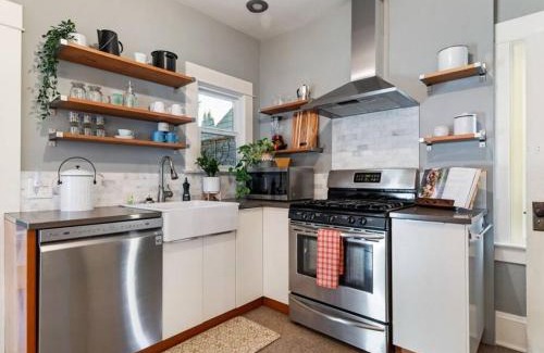 Hollywood District House | The Hollywood House