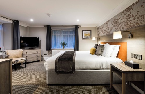 Steeple Aston Hotel | The Holt Hotel
