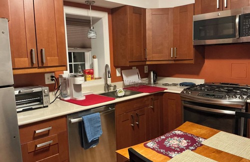 Silver Spring House | The Home in Washington DC, 2 bedrooms, 4 beds, Free parking, & kitchen