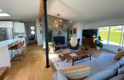 Cordova Bay House | The Home on Abbey Road