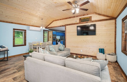 Bakersville House | The Honeycomb Hideout-Charming 2-bedroom house in marvelous Bakersville