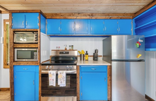 Bakersville House | The Honeycomb Hideout-Charming 2-bedroom house in marvelous Bakersville