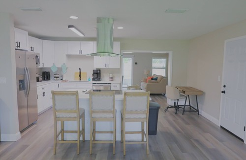 South Daytona House | The Honu Hideaway - 3-Bedroom modern home, sleeps 8, in sunny South Daytona