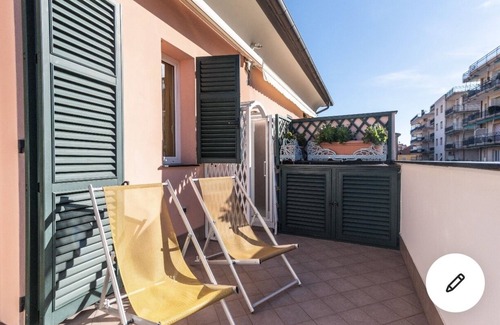 Loano Apartment | The House by the Sea [Old Town-Loano-Garage]
