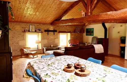 Saint-Laurent-de-la-Barriere House | The House in the Glycine