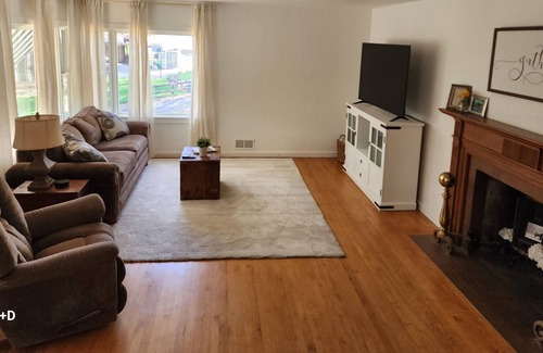 Redmond House | The House of Family Ties Unit A