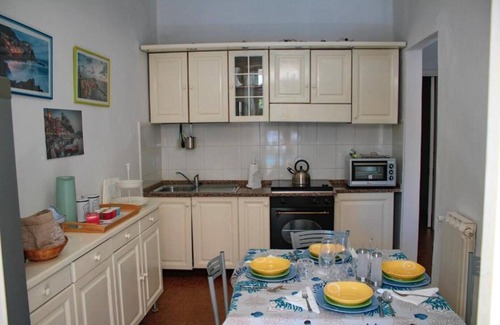 La Spezia Apartment | The House of Flowers