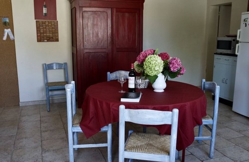 Neac House | THE HOUSE OF HARVESTERS, in the heart of the vineyard.