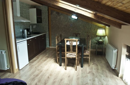 Acedo Apartment | THE HOUSE OF THE REBOUND. SaballaoSuite: 2 pers. sleep 135cm bed, living room-kitchen and bathroom