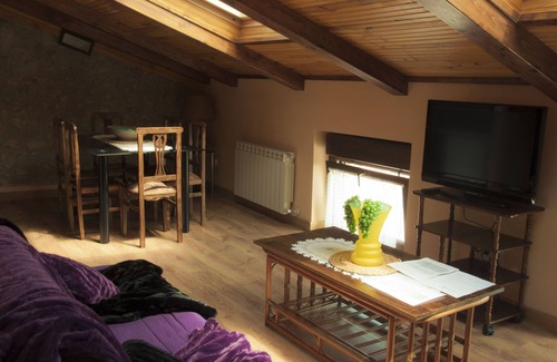 Acedo Apartment | THE HOUSE OF THE REBOUND. SaballaoSuite: 2 pers. sleep 135cm bed, living room-kitchen and bathroom