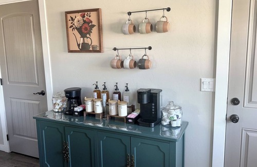 Kanab House | The House on 100 West. Walk to downtown. Easy drive to Zion and North Rim.