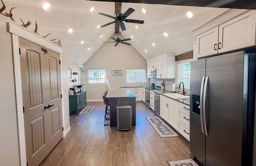 Kanab House | The House on 100 West. Walk to downtown. Easy drive to Zion and North Rim.